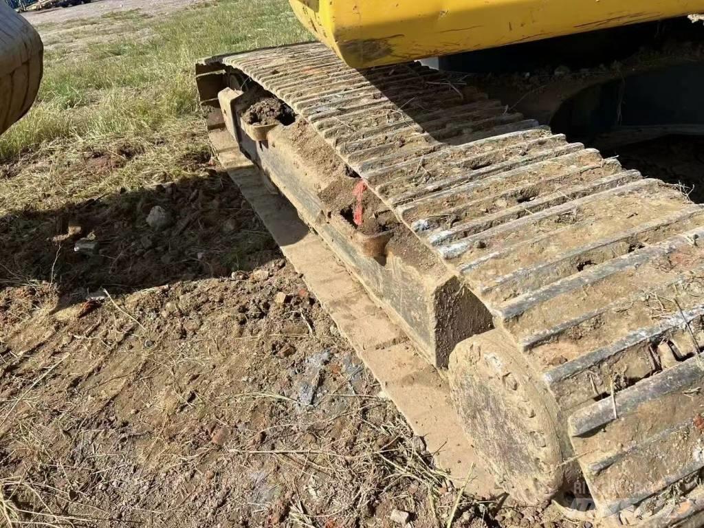Komatsu PC 200 Pásové rýpadlá