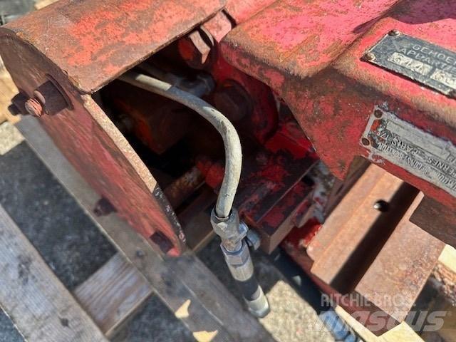 ABI UCHWYT GRODZIC Hydraulické baranidlá na zatĺkanie pilotov
