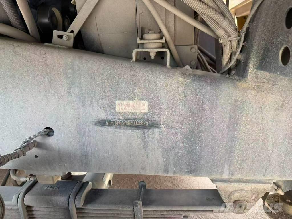 Sany STC800 E5 Univerzálne terénne žeriavy