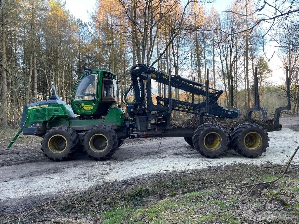 John Deere 1110G Lesné traktory
