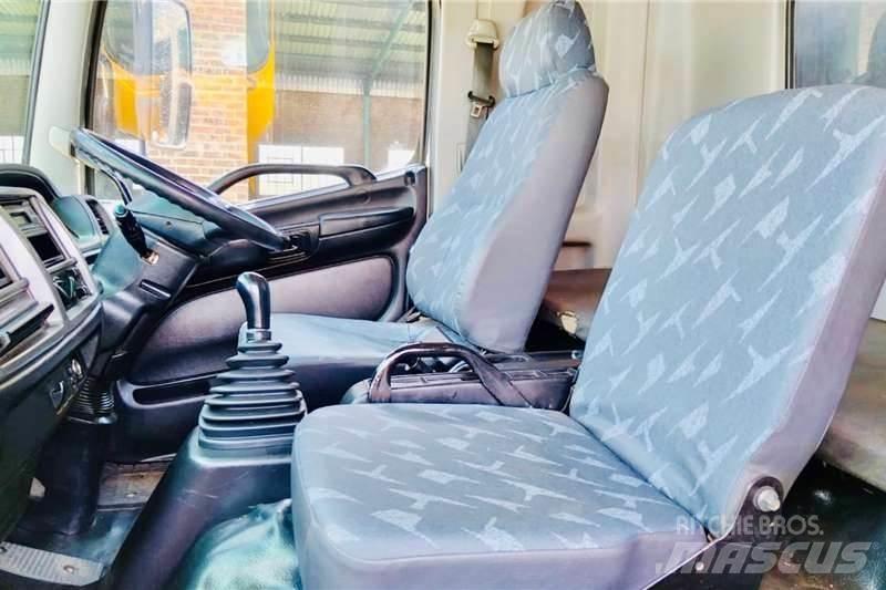 Hino 500 1627 Ďalšie nákladné vozidlá