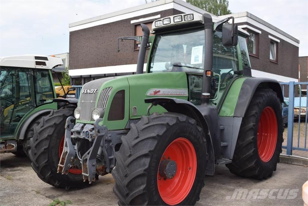 Fendt 712 Vario Traktory