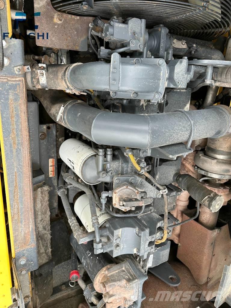 Komatsu PC 450-8 Pásové rýpadlá