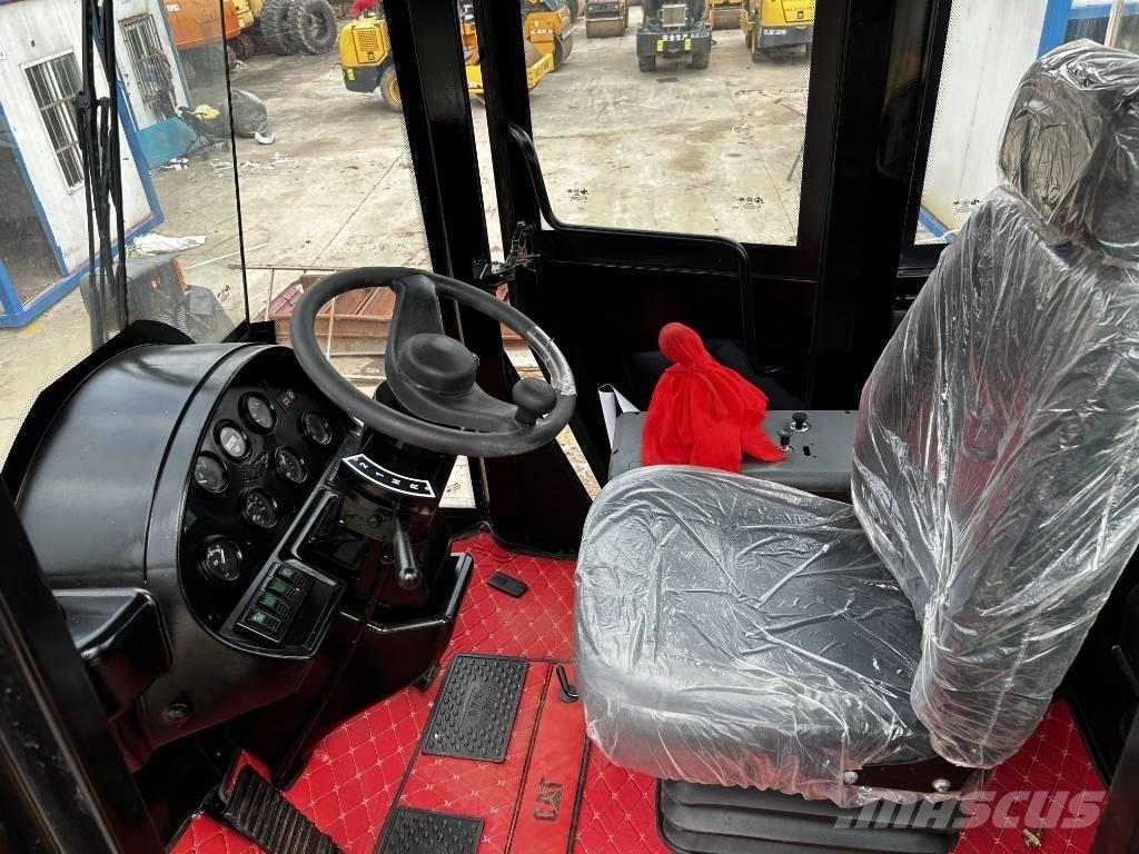 CAT 966H Kolesové nakladače