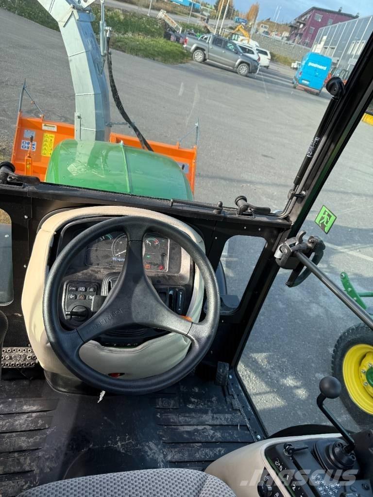 John Deere 2032 R Kompaktné traktory