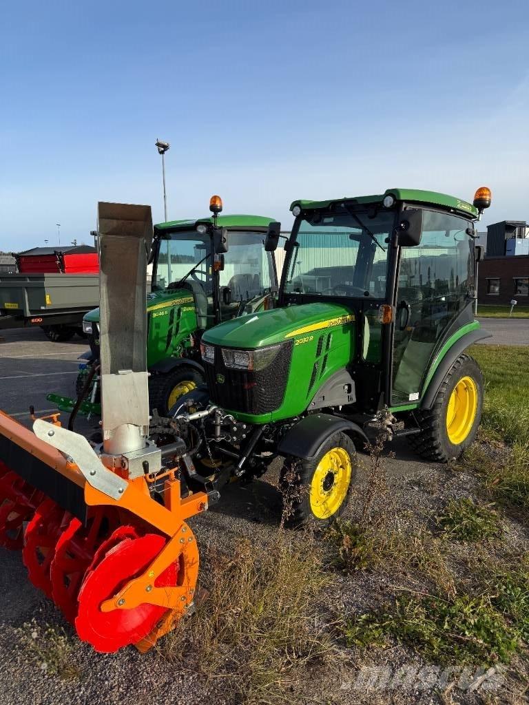 John Deere 2032 R Kompaktné traktory