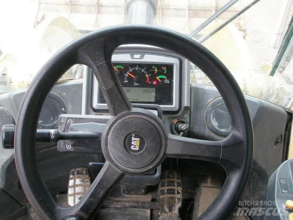CAT 950M Kolesové nakladače