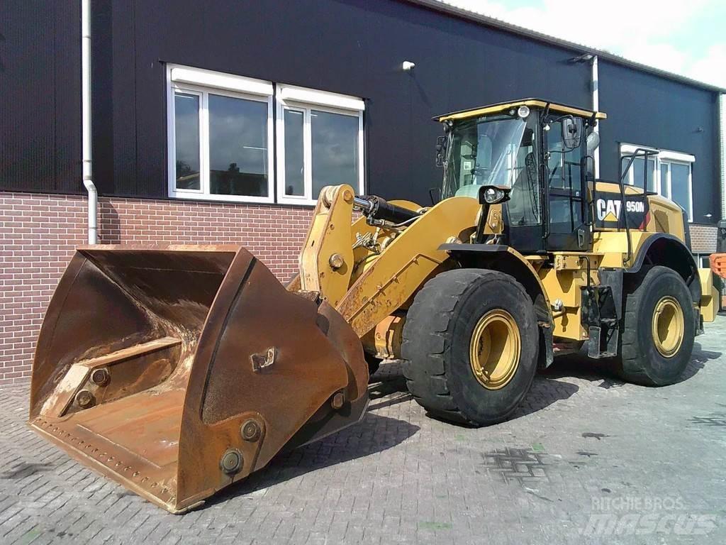 CAT 950M Kolesové nakladače