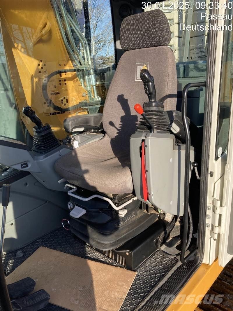 Liebherr R922 Pásové rýpadlá