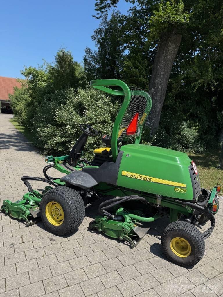 John Deere 8800 Samochodné kosačky