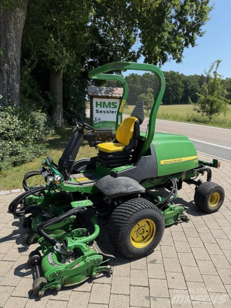 John Deere 8800 Samochodné kosačky