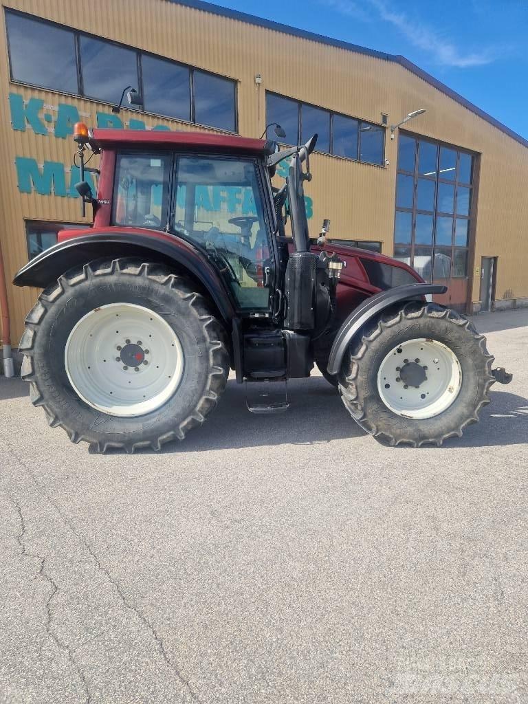 Valtra N143 Traktory