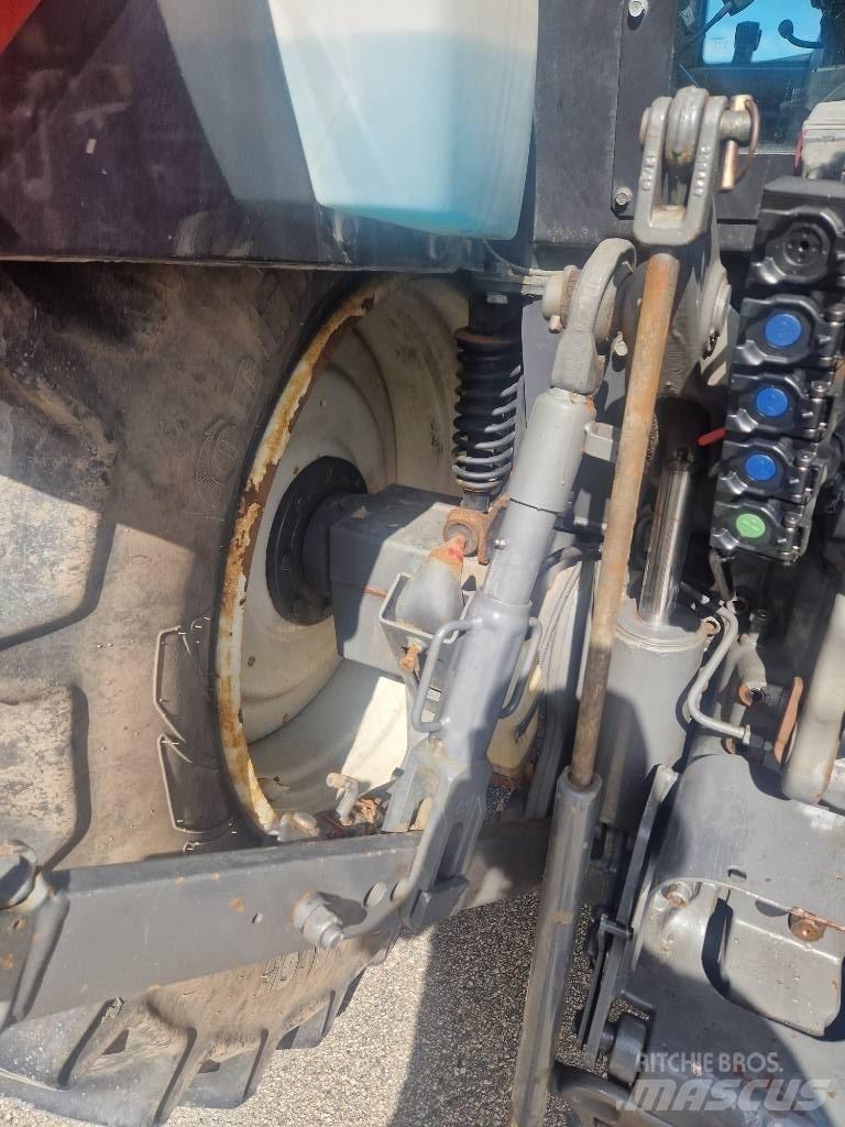 Valtra N143 Traktory