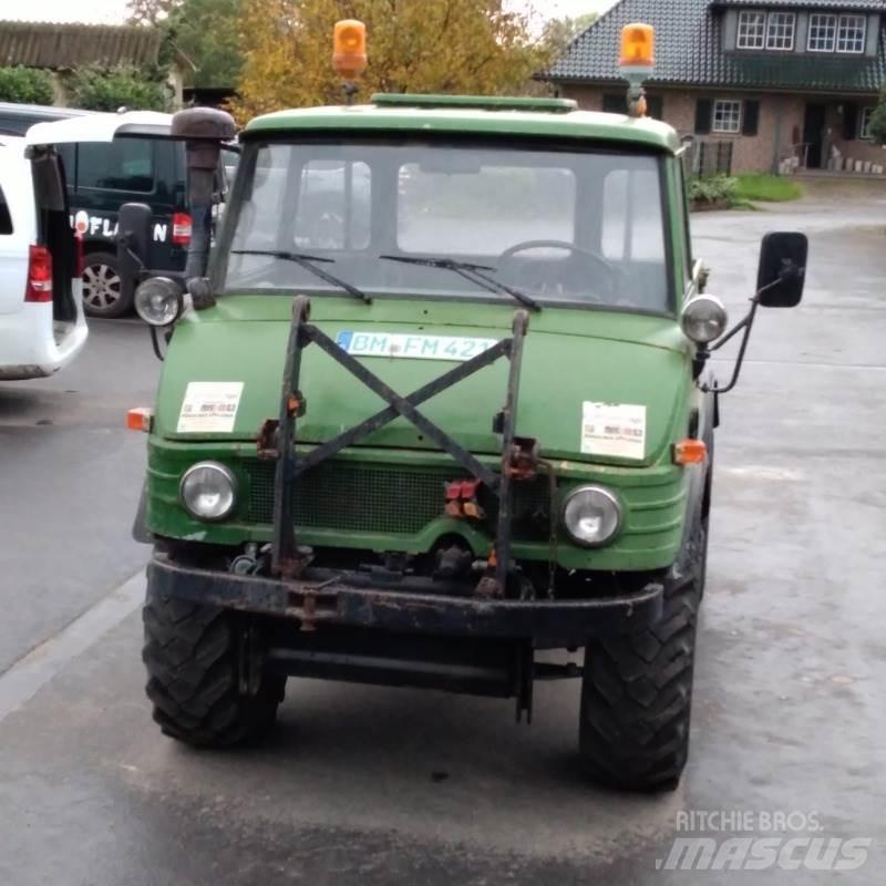 Mercedes-Benz U421 Traktory