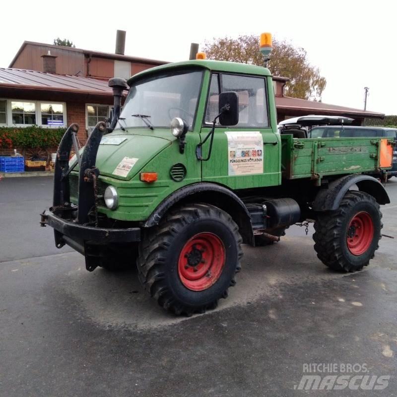 Mercedes-Benz U421 Traktory