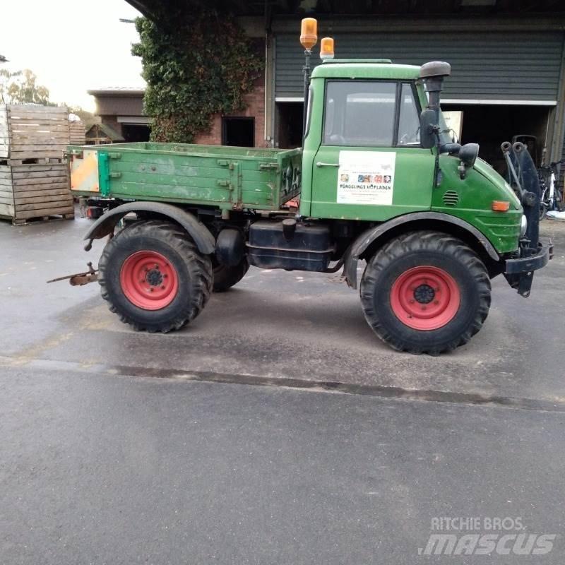 Mercedes-Benz U421 Traktory