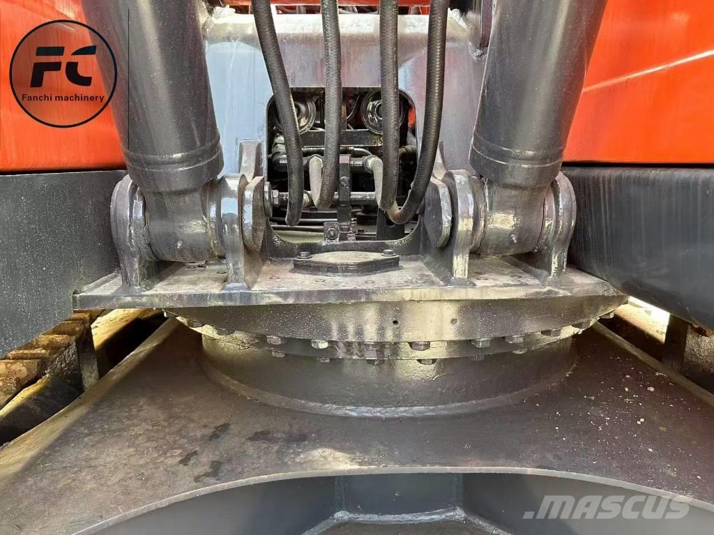 Doosan DX 140 LC Pásové rýpadlá