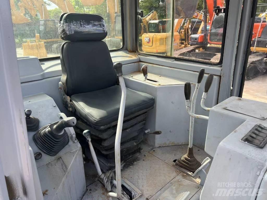 CAT D 6 G LGP II Pásové dozéry