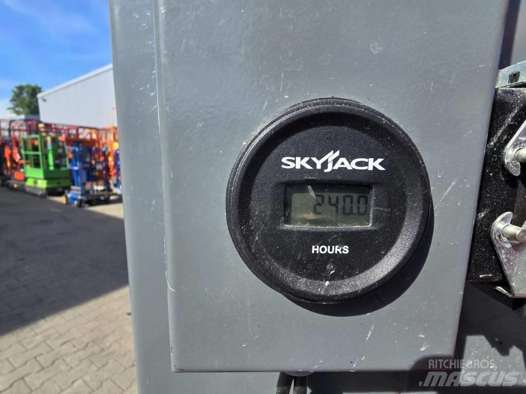 SkyJack SJ 16 Vertikálne stĺpové výťahy