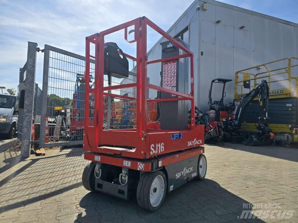 SkyJack SJ 16 Vertikálne stĺpové výťahy