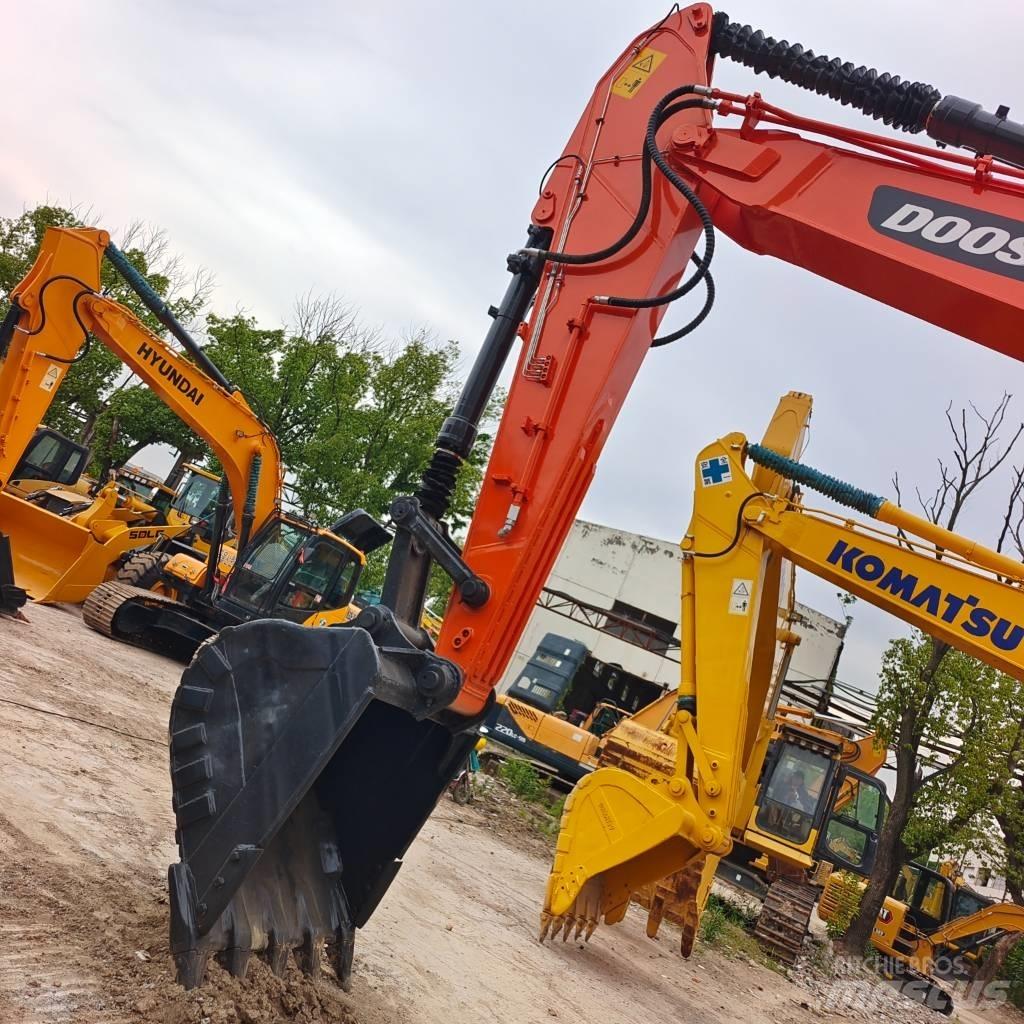 Doosan DX300 Pásové rýpadlá