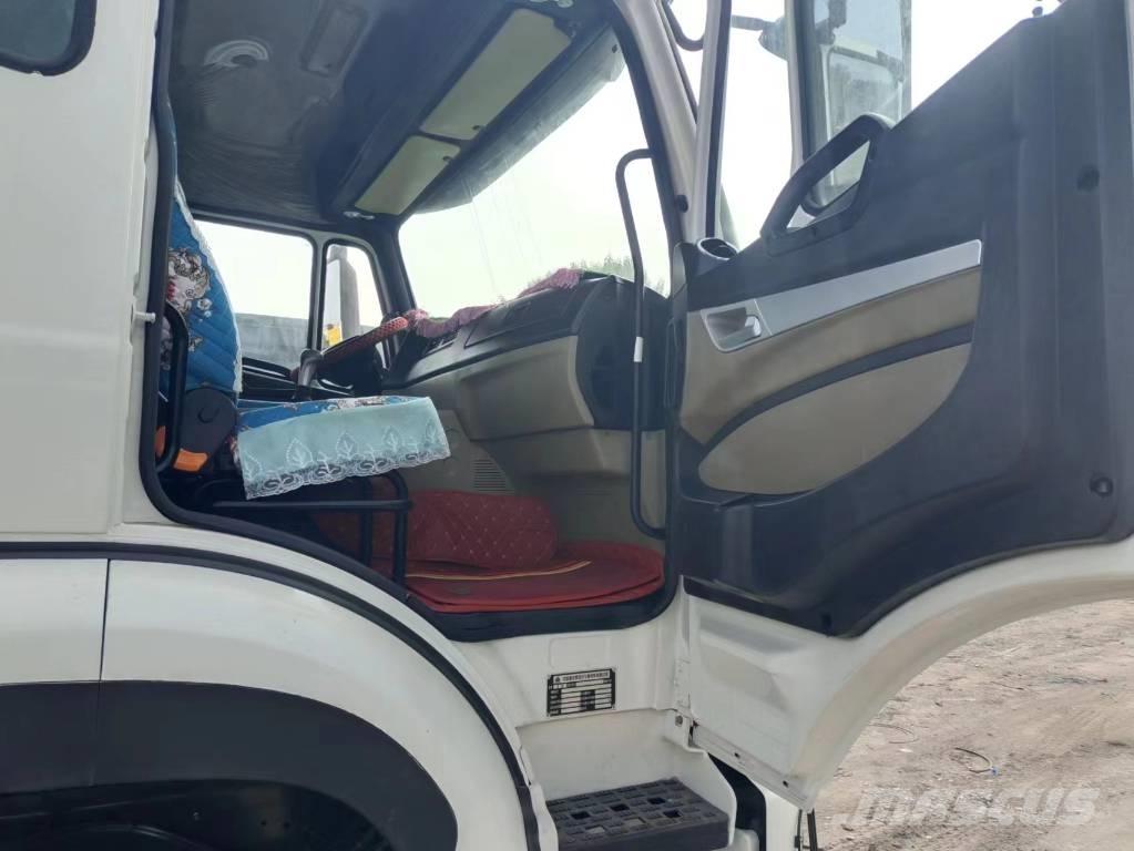 Sinotruk HOWO 371hp Ťahače