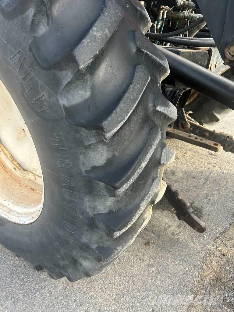 New Holland TV 140 Traktory