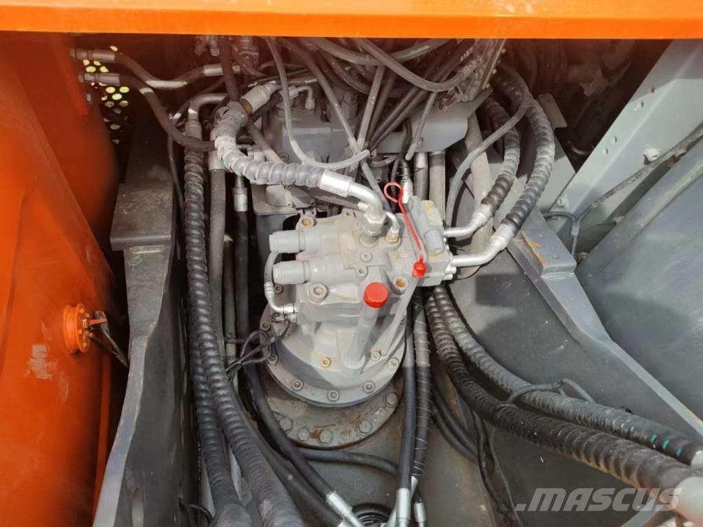 Hitachi ZX200 Pásové rýpadlá