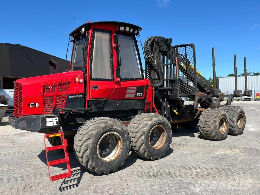 Komatsu 835 Lesné traktory