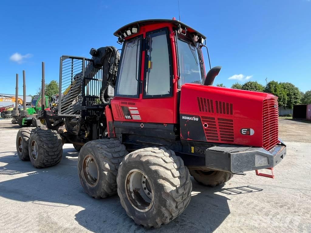 Komatsu 835 Lesné traktory