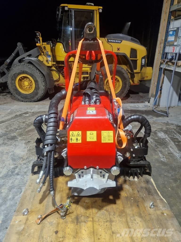 Komatsu C 144 Žatevné hlavy