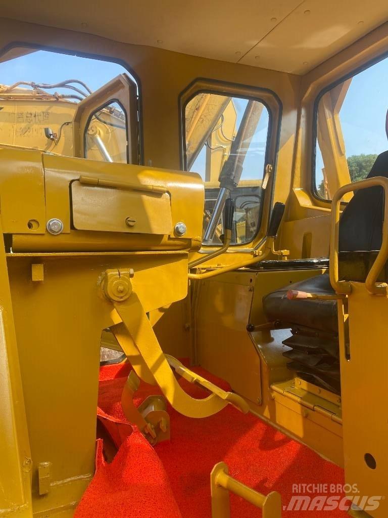 CAT D 8 K Pásové dozéry
