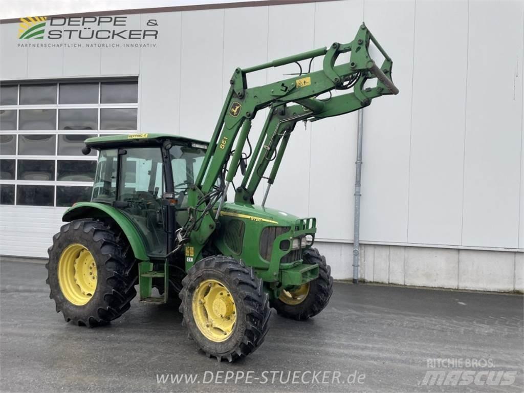 John Deere 5720 Traktory