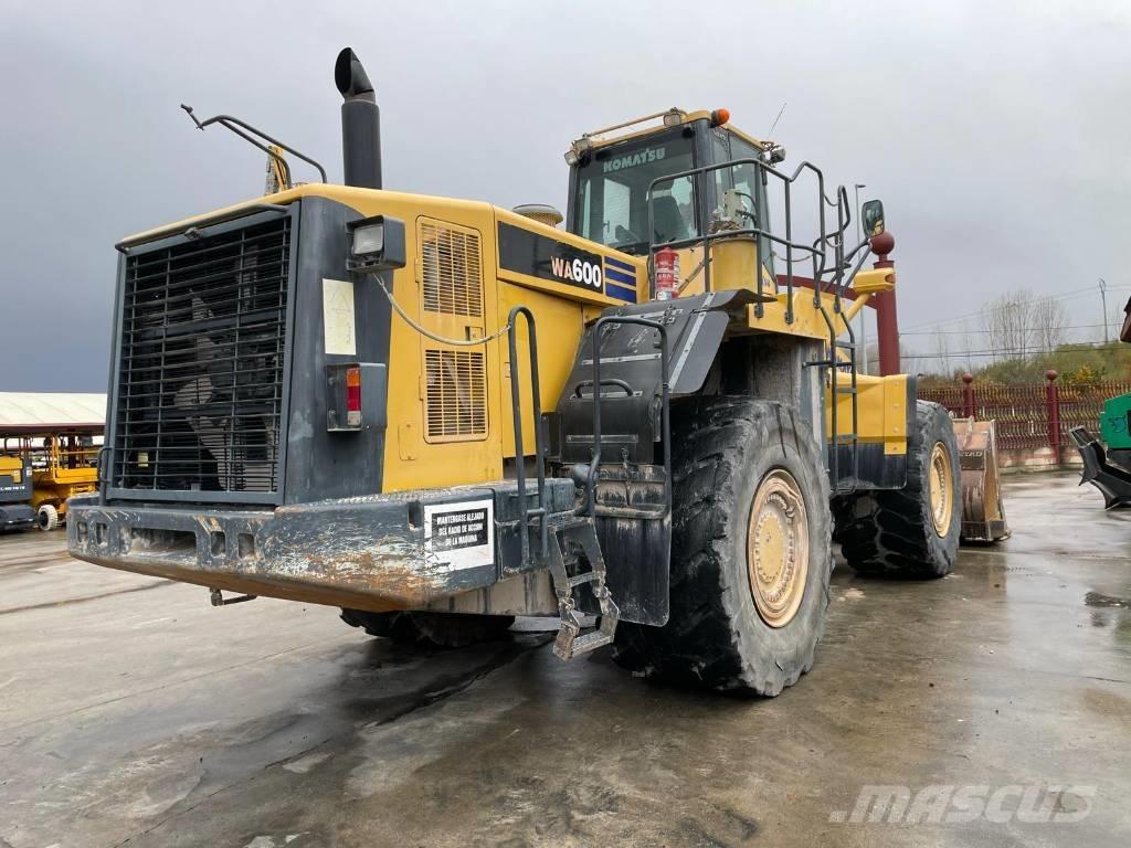 Komatsu WA 600-6 Kolesové nakladače