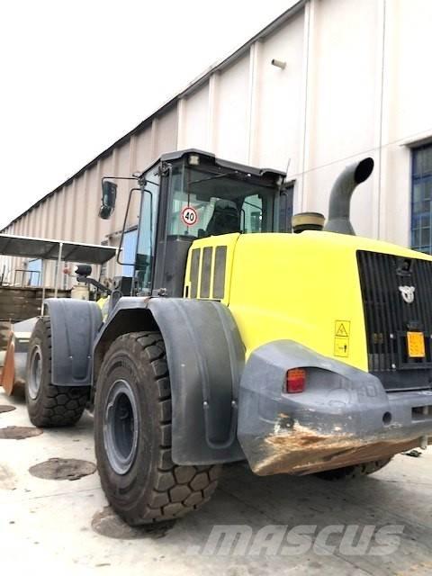 CASE 821G Kolesové nakladače