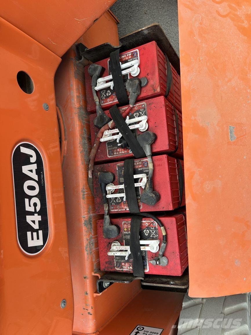 JLG E450AJ (2005) Kĺbové plošiny