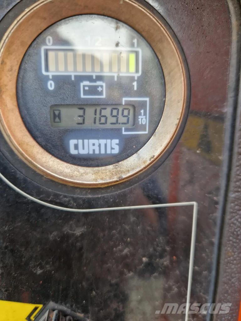 JLG E600 Kĺbové plošiny