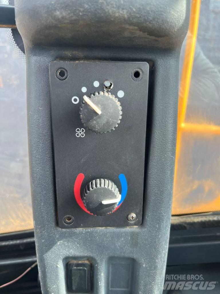 John Deere 824 K Kolesové nakladače