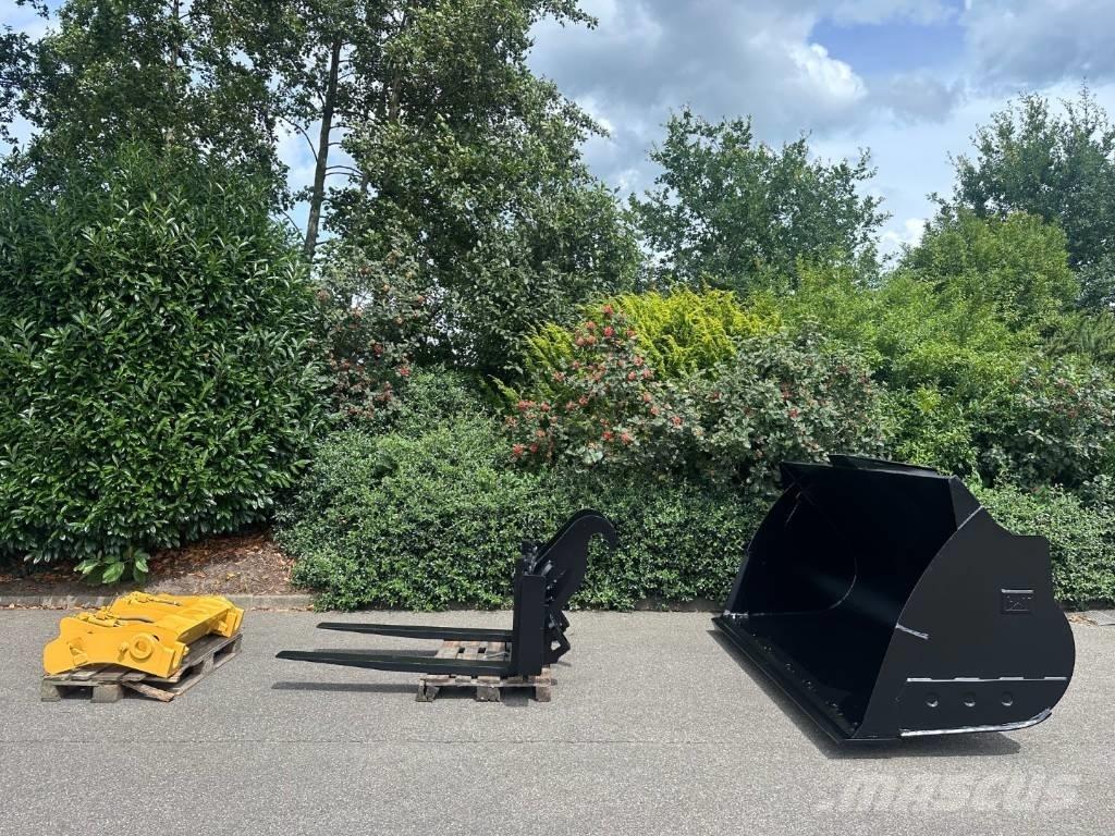CAT 938 Kolesové nakladače