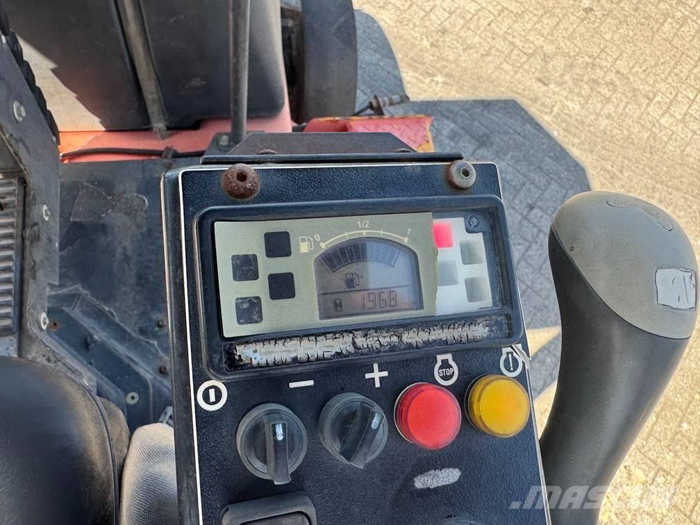 Dynapac CP 142 Pneumatikové valce