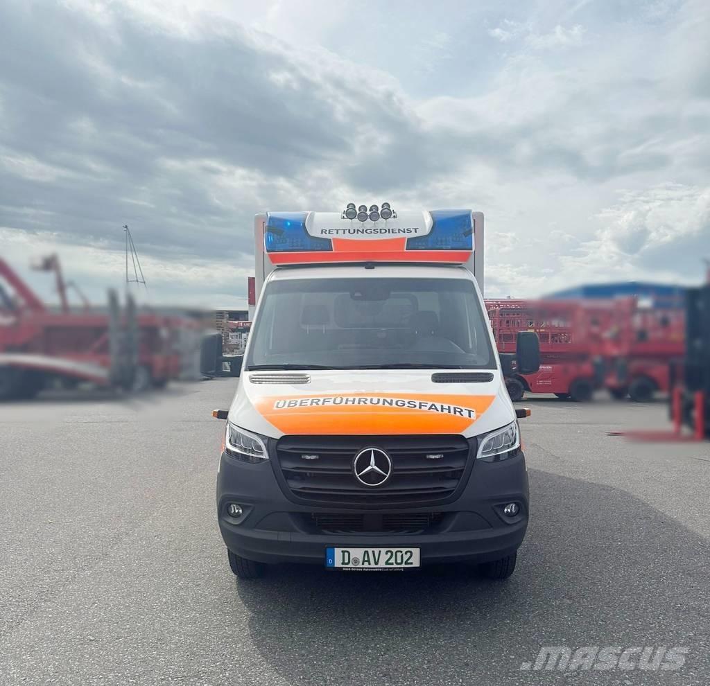 Mercedes-Benz 100 D Sanitky