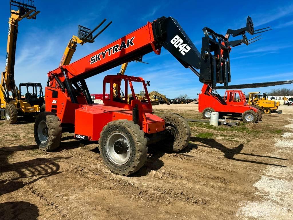 SkyTrak 8042 Teleskopické manipulátory
