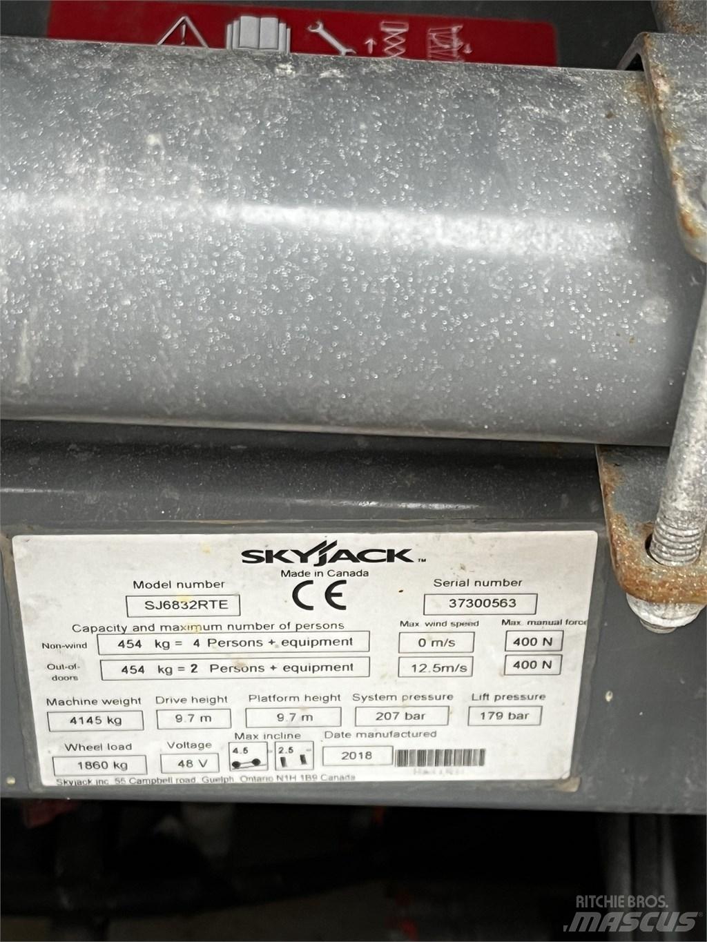 SkyJack SJ 6832 RTE Nožnicové zdvíhacie plošiny