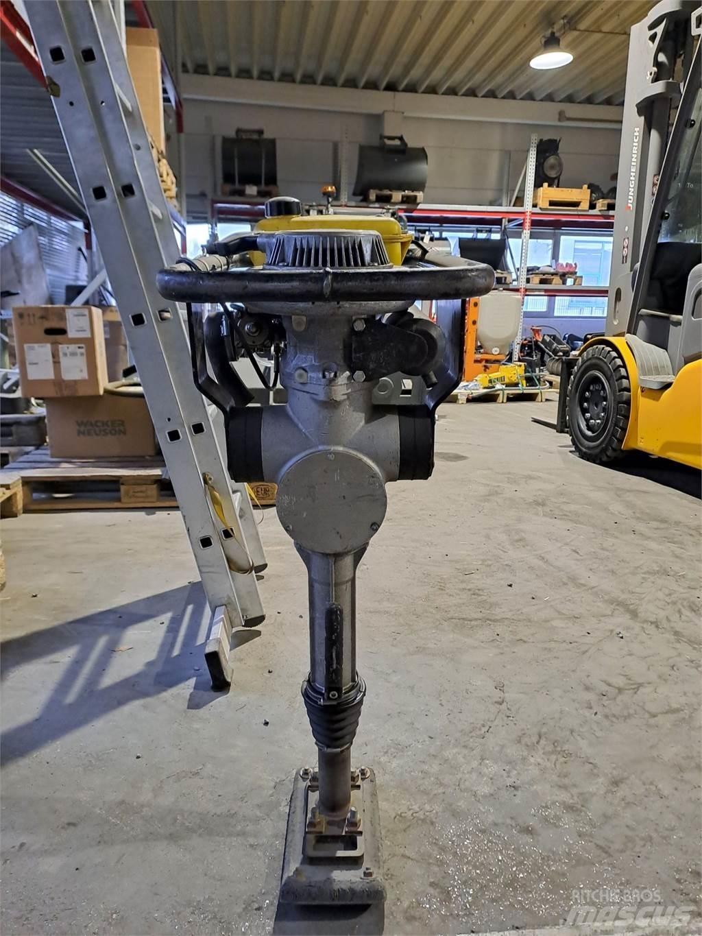 Wacker Neuson BS30 Vibračné zhutňovače