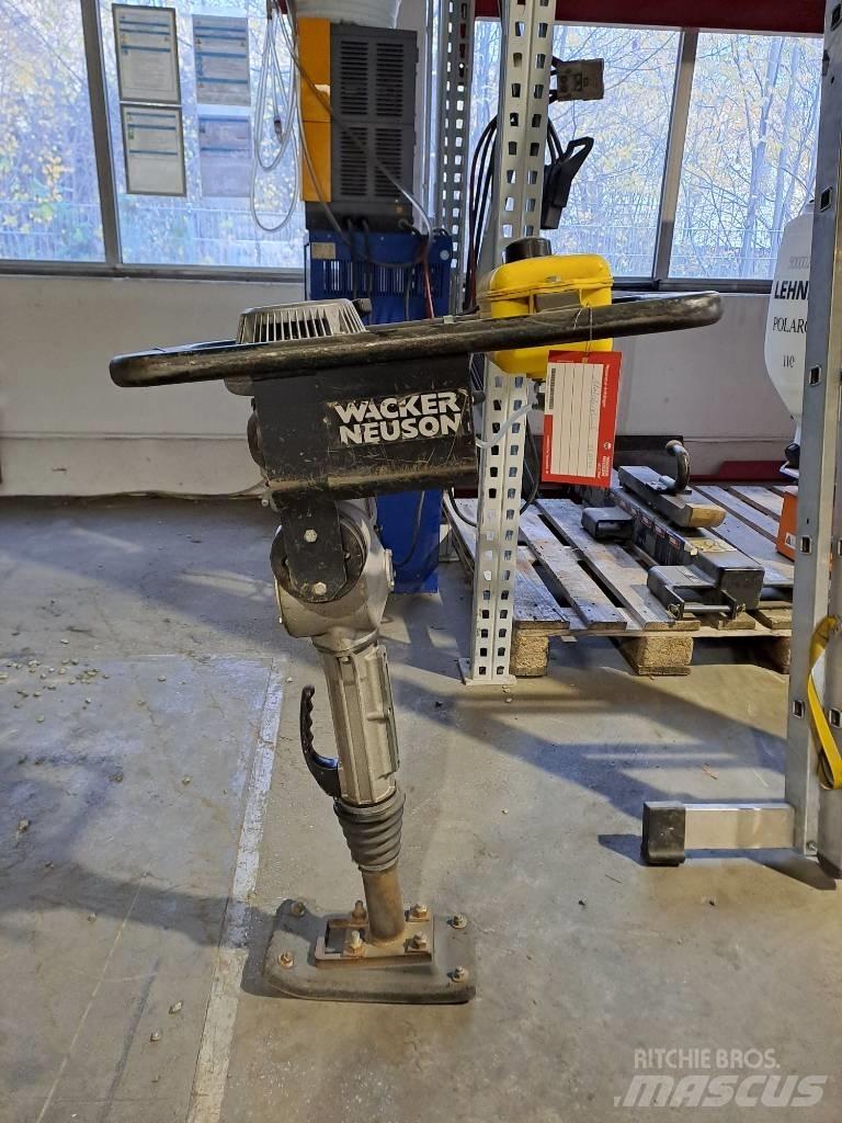Wacker Neuson BS30 Vibračné zhutňovače