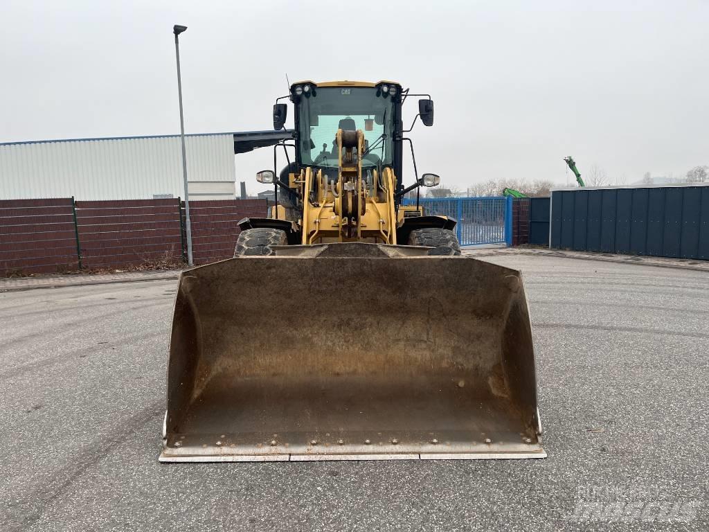CAT 930M Kolesové nakladače