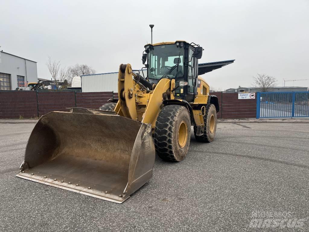 CAT 930M Kolesové nakladače