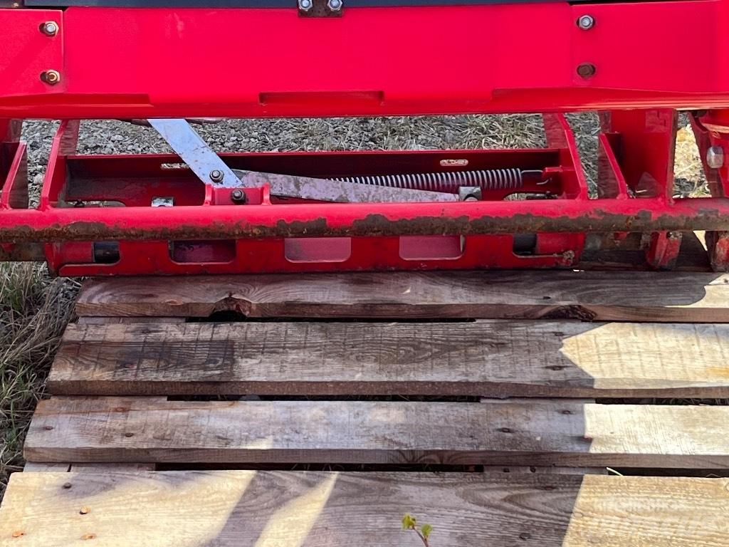 Massey Ferguson 945 Čelné nakladače a rýpadlá