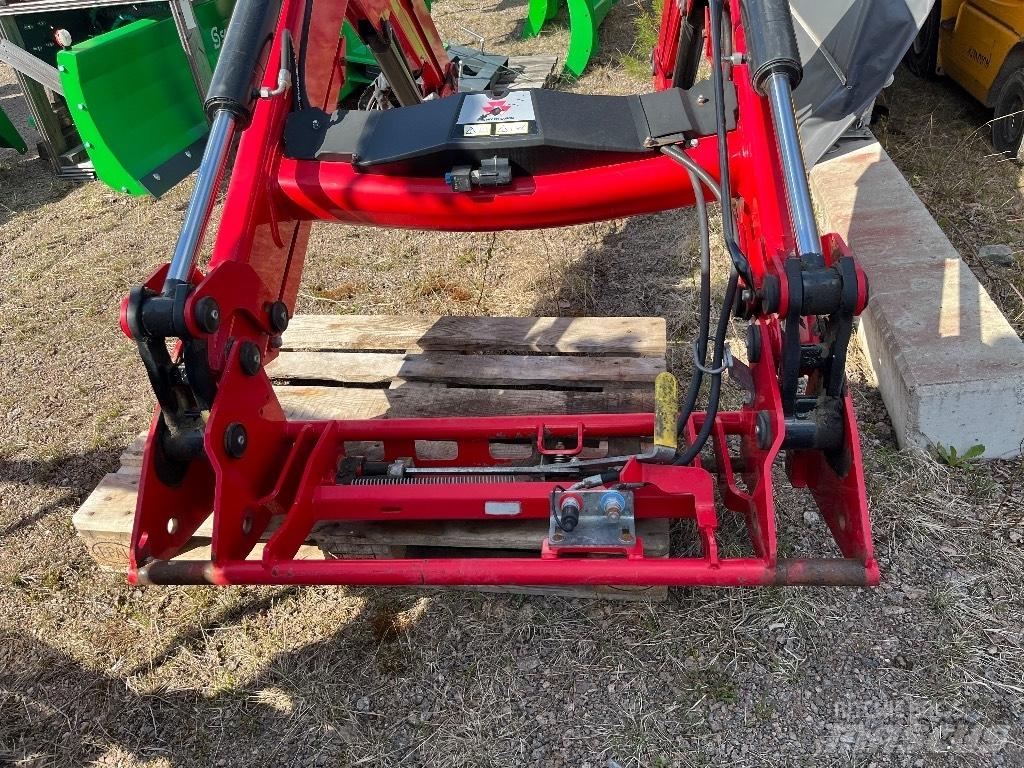 Massey Ferguson 945 Čelné nakladače a rýpadlá