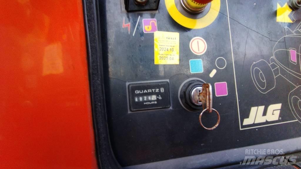 JLG 800 AJ Kĺbové plošiny